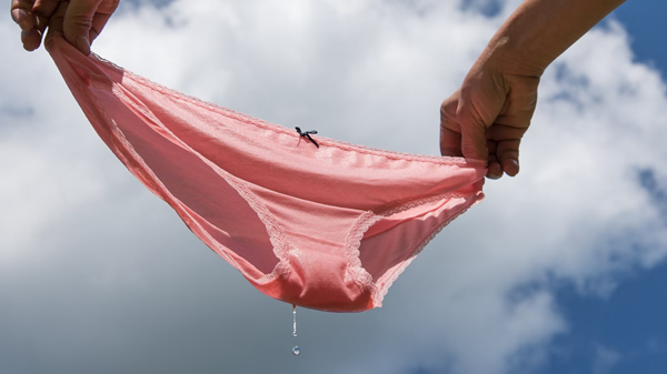 پوشیدن لباس زیر خیس چه مشکلاتی برای خانوم ها ایجاد میکند ؟
