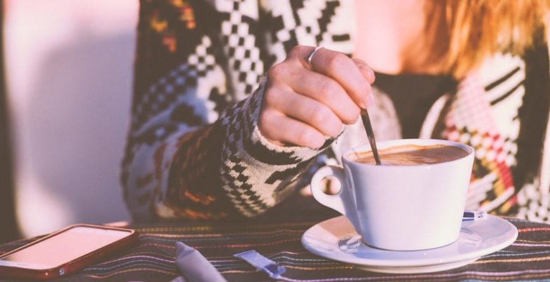 آیا مصرف قهوه و چای به دندان‌ها آسیب می‌رساند؟