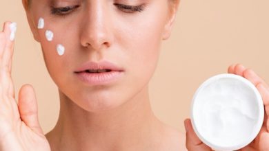 بهترین کرمپودر برای پوست جوشدار و چرب + معرفی برند های برتر